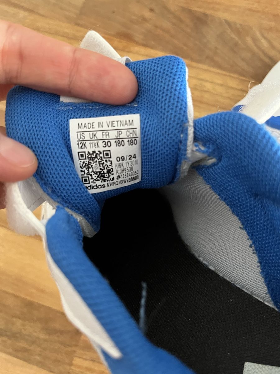 Adidas Schuhe für Jungen: Neuwertige Adidas Turnschuhe  – Neu (gemäss Beschreibung) aus Wettingen von epe_9vbf 6