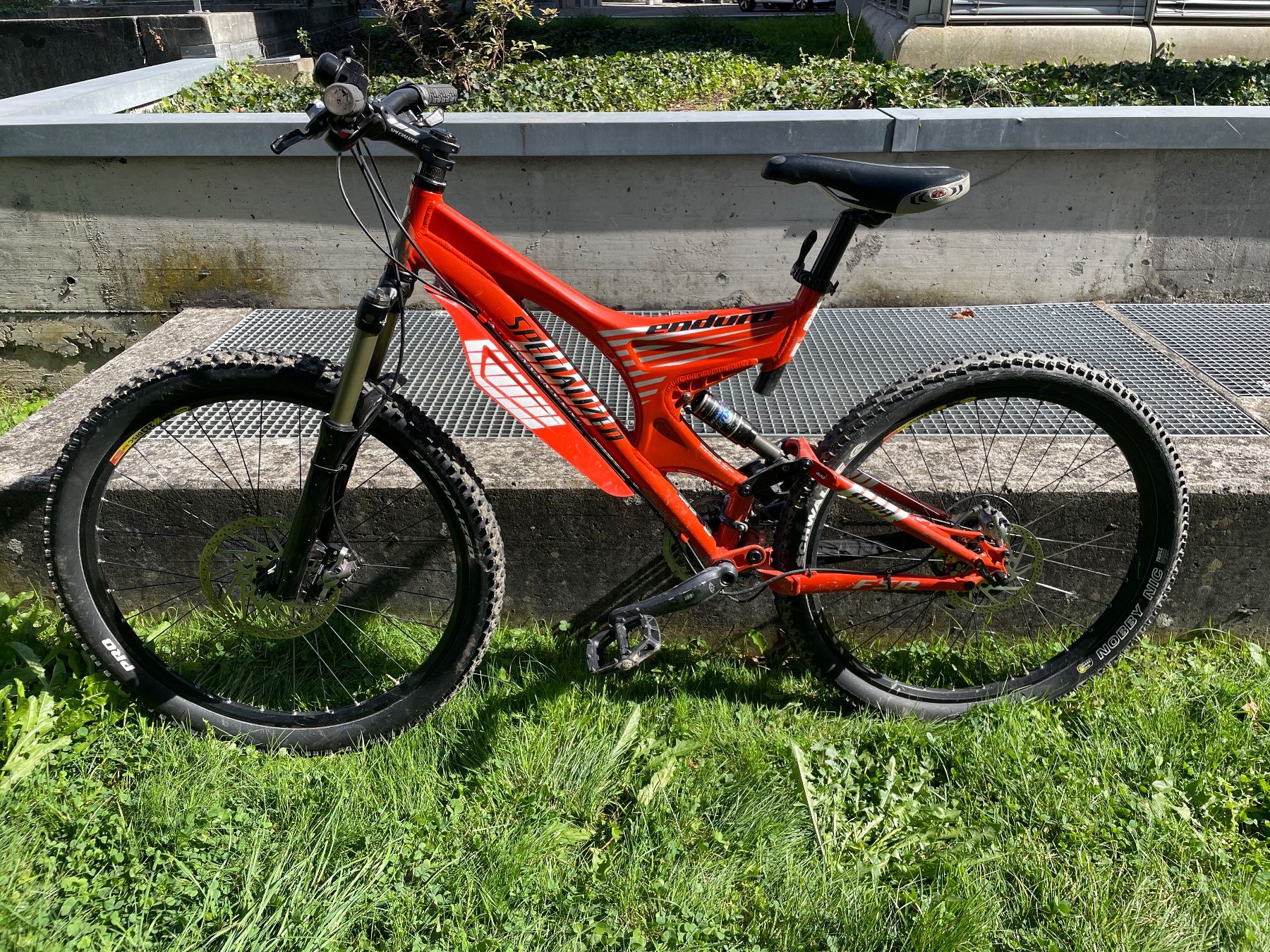 Specialized Biciclette: Specialized Enduro Comp 26“ – Usato da Zürich venduto da  3