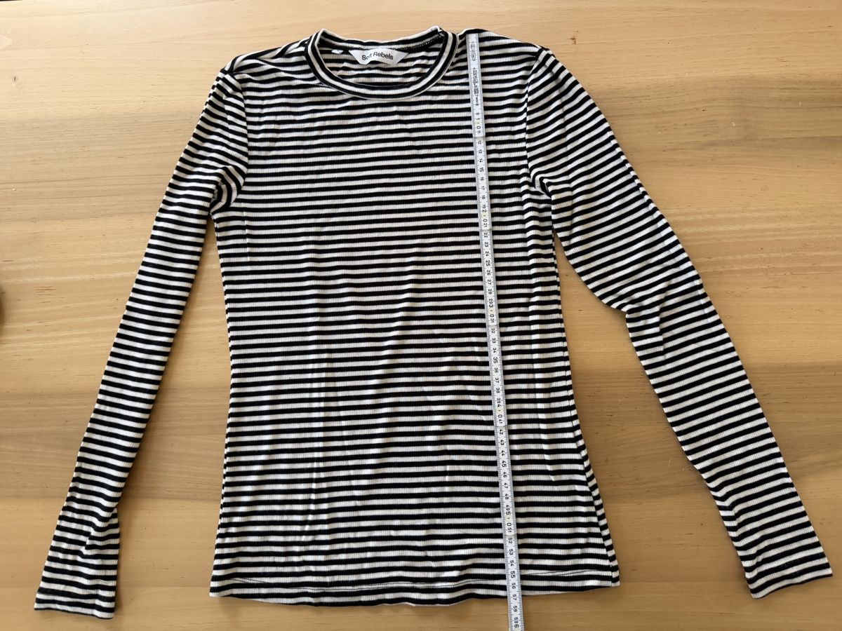 T-shirt: Soft Rebels gestreiftes Langarmshirt – Usato da Ennetbaden venduto da b617