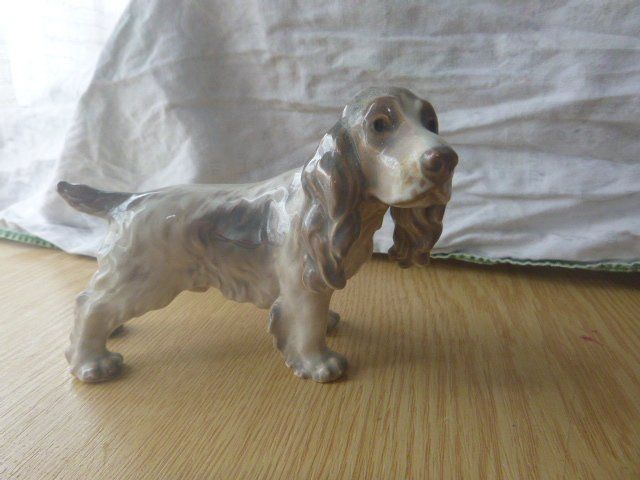 Figuren: Porzellanhunde – Gebraucht aus Neu St. Johann von Isputnik 7