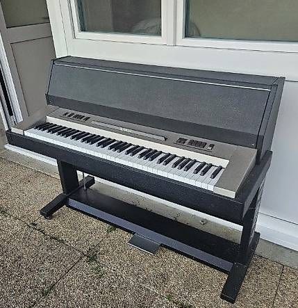 Strumenti musicali: Piano électrique de marque KAWAI  – Usato da Lausanne venduto da Louvin5245