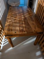 Rustikaler Massivholztisch mit Charakter & Vintage-Charme