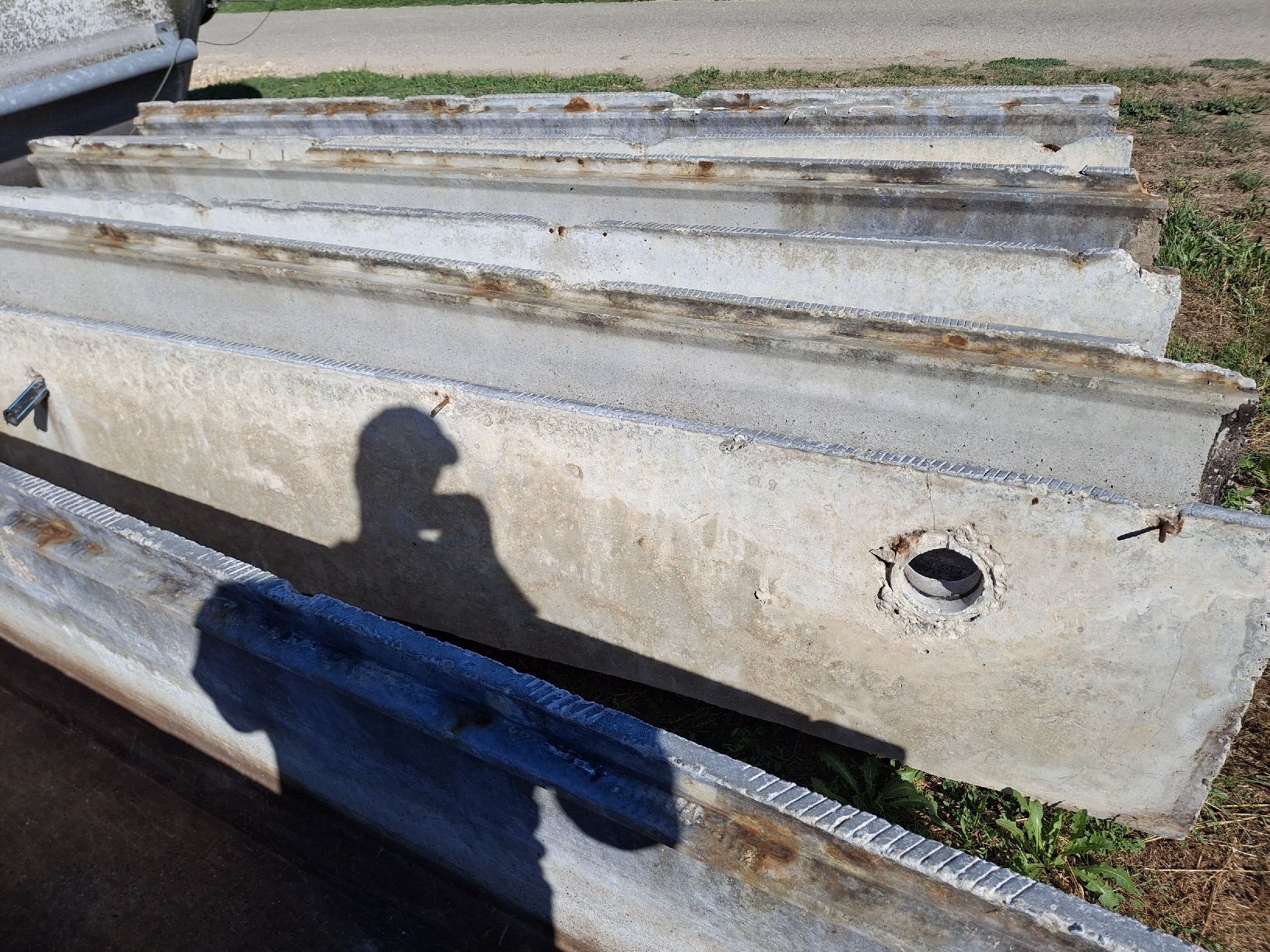 Rivestimenti per pavimenti: Elemente für Gülle mit Rost – Usato da Egerkingen venduto da PaFePf 1