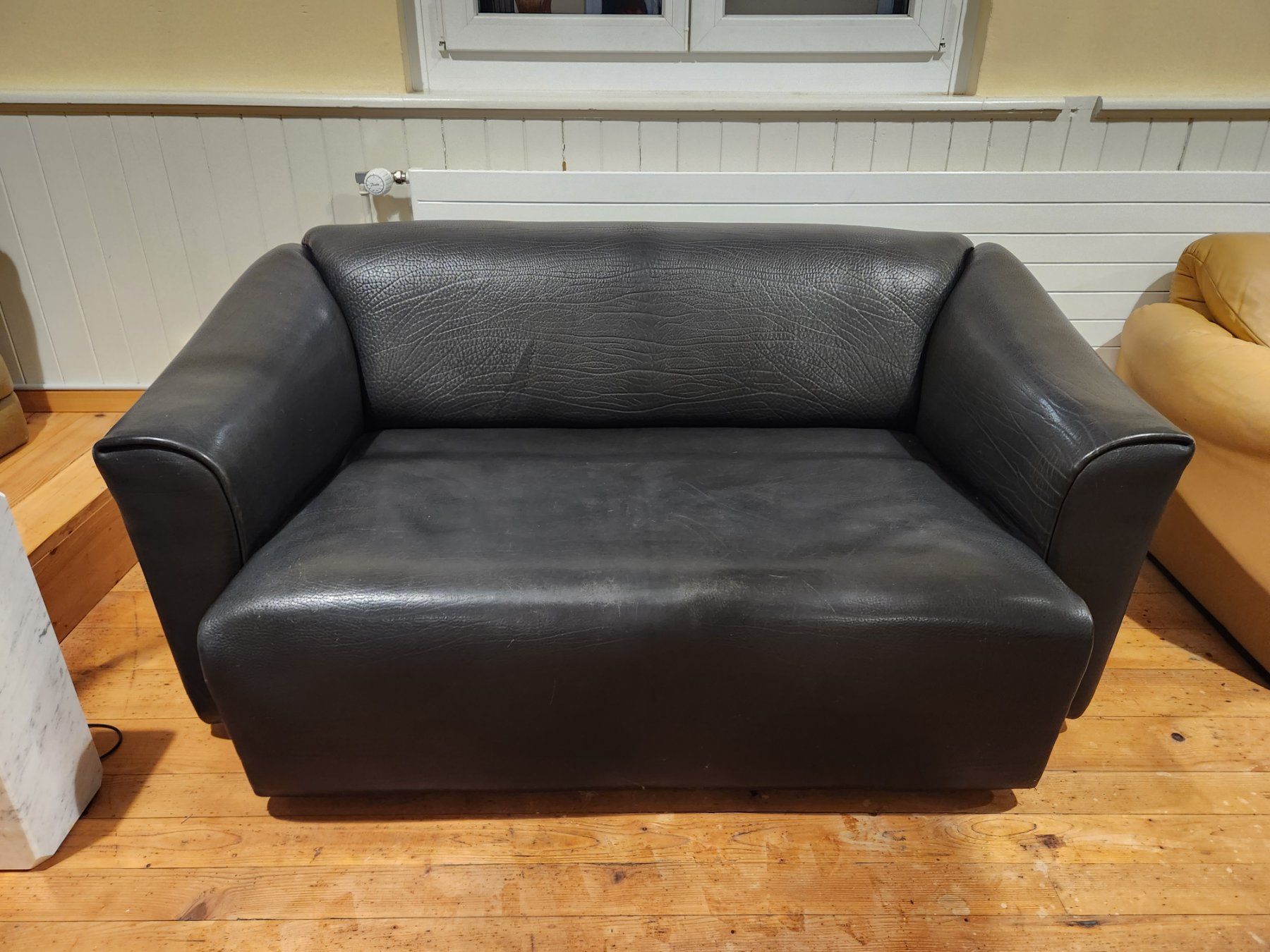 De Sede Divani: Designer Sofa De Sede DS47 Büffelleder schwarz – Usato da Lichtensteig venduto da UsedIN 5