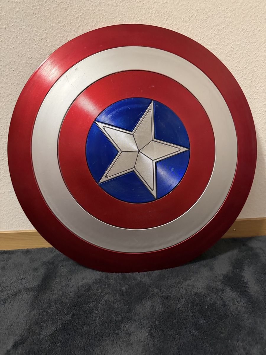 Spielzeuge: Captain America Schild ca. 58cm – Gebraucht aus Zürich von Vorbei123 4