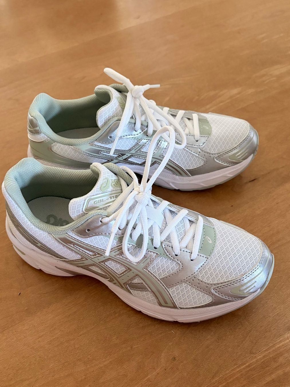 Asics Damenschuhe: ASICS Sneaker - Grösse 40.5 – Gebraucht aus Jonen von f_abiiiennee