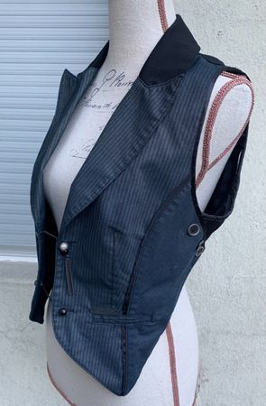 Superbe gilet rayé élégant HYBRIS boutons bijoux t.S
