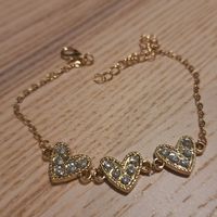ARMBAND MIT HERZEN
