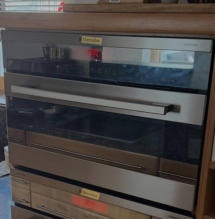 Elettrodomestici da cucina: Electrolux Einbau-Mikrowelle  Neu & unbenutzt  CHF 150 VB – Usato da Mitlödi venduto da nic_k2lv