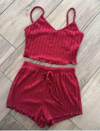 TOP UND SHORTS UNGETRAGEN GRÖSSE S