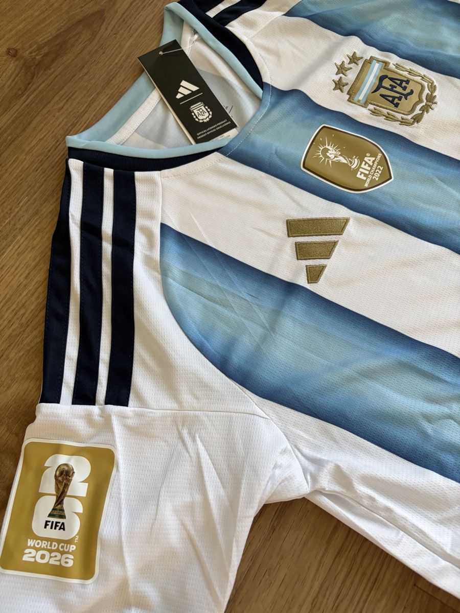 Adidas Leibchen & Hosen: WM2026 Trikot von Argentinien GR:L  – Neu und originalverpackt aus Aarau von rot_9nkv 2