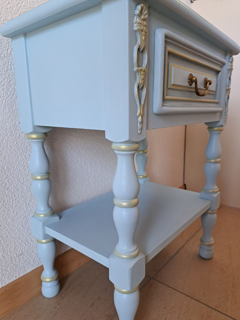 Comodini: Nachttisch im Vintage Stil hellblau mit Schublade – Usato da Urswil venduto da Deko-Meise 2