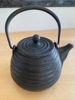 Japanische Teekanne Gusseisen schwarz, Ringlimotiv
