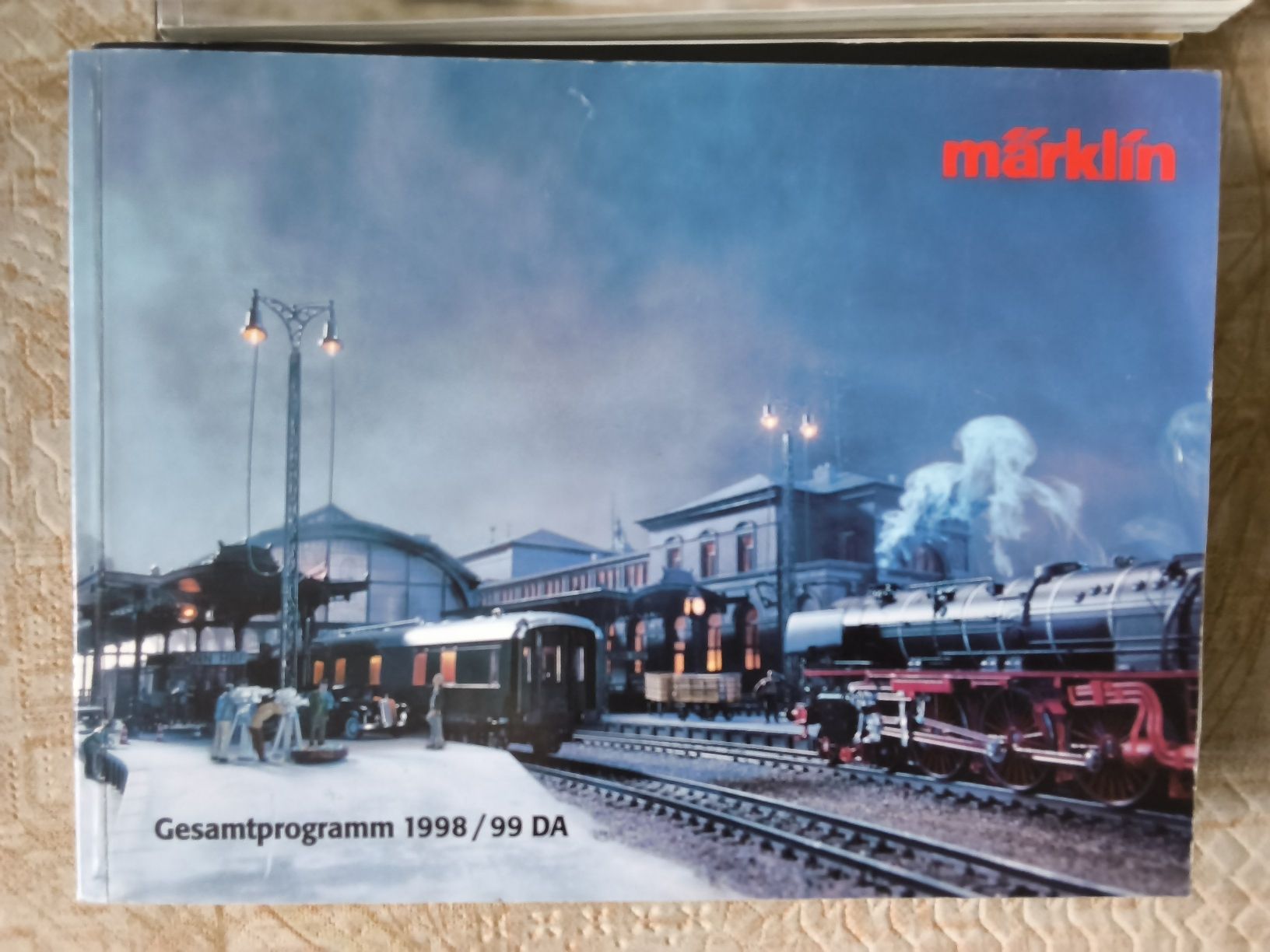Libri: Märklin Gesamtkatalog 1998/99 DA – Usato da Hallau venduto da histoiremerveilleuse
