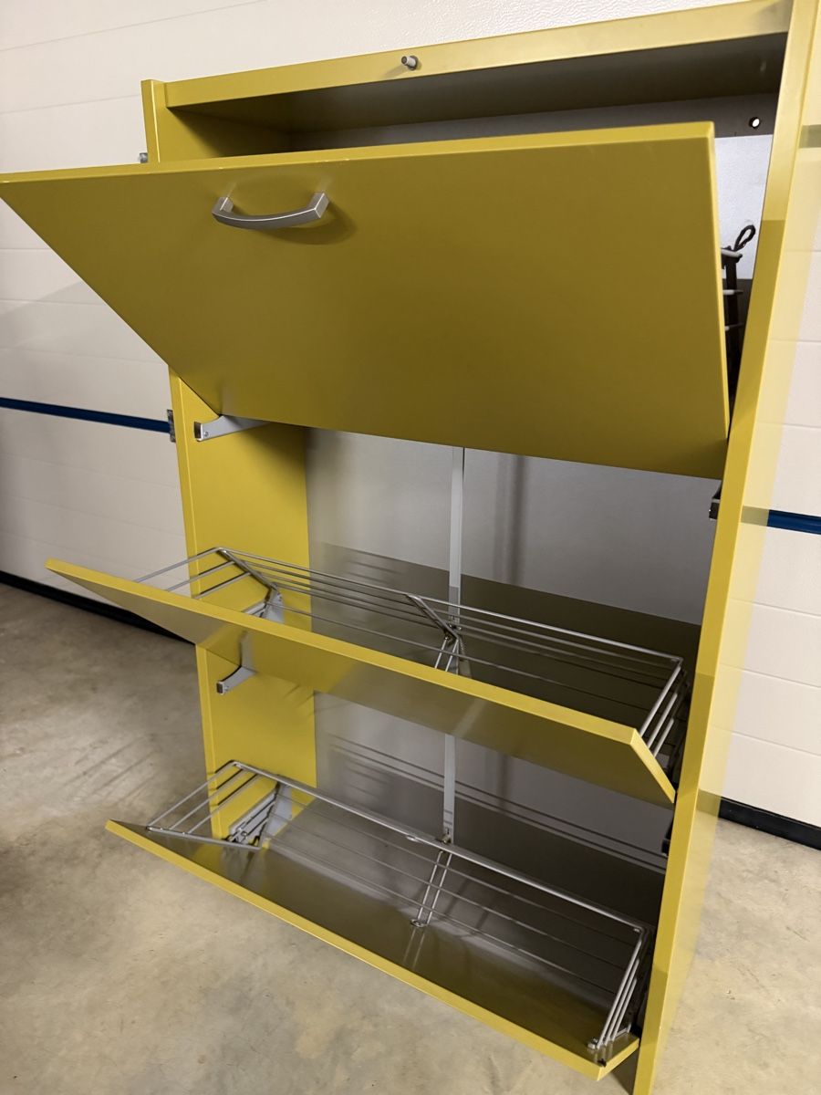 Camions-bennes: Schuhregal  – D'occasion à Neudorf par bes_ccy2 2