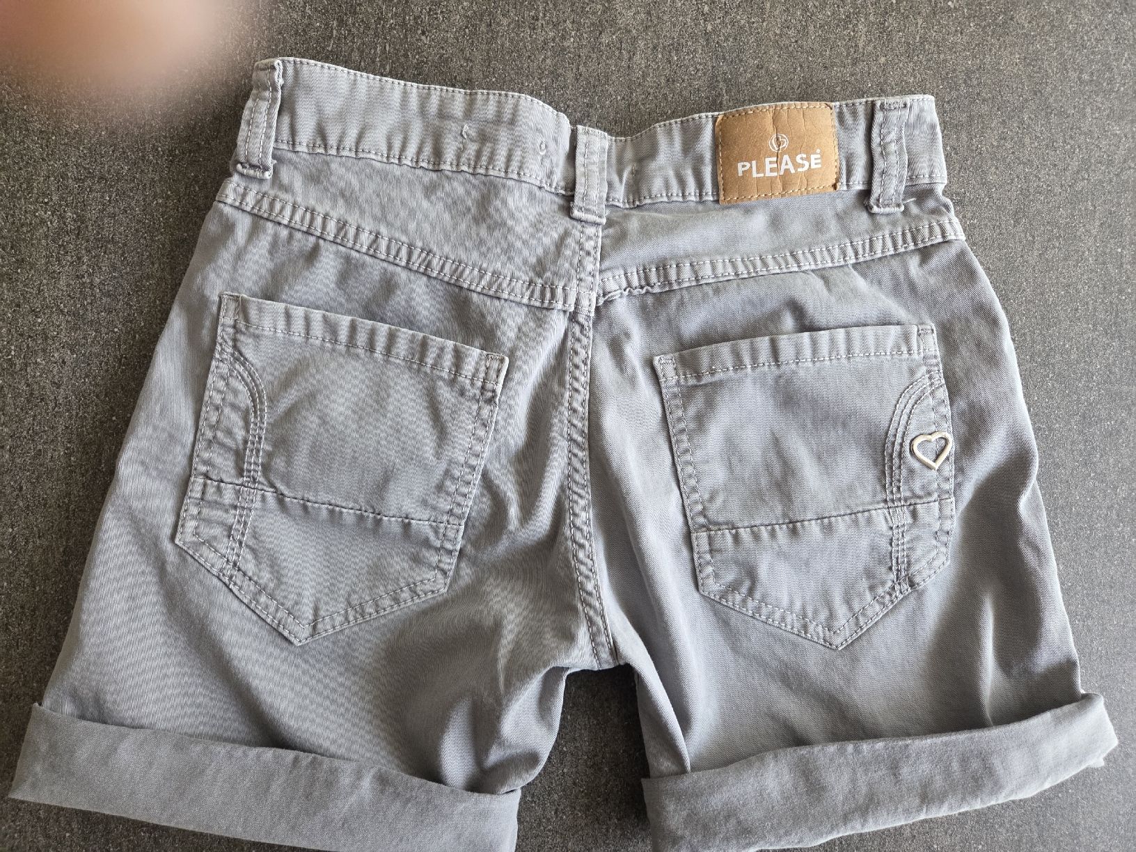 Please Jeans Hosen: Please Shorts hellgrau, Grösse XS – Gebraucht aus Mels von Melina3 1