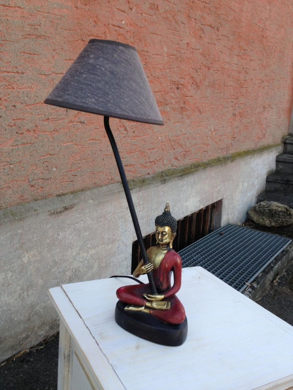 Lampen: Lampe mit asiatischer Figur auf Sockel – Gebraucht aus Koblenz von Forellenteich