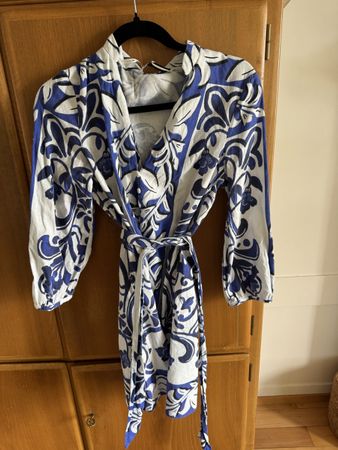 Sommerliches Zara Wickel-Kleid, Grösse M, blau-weisses Muste