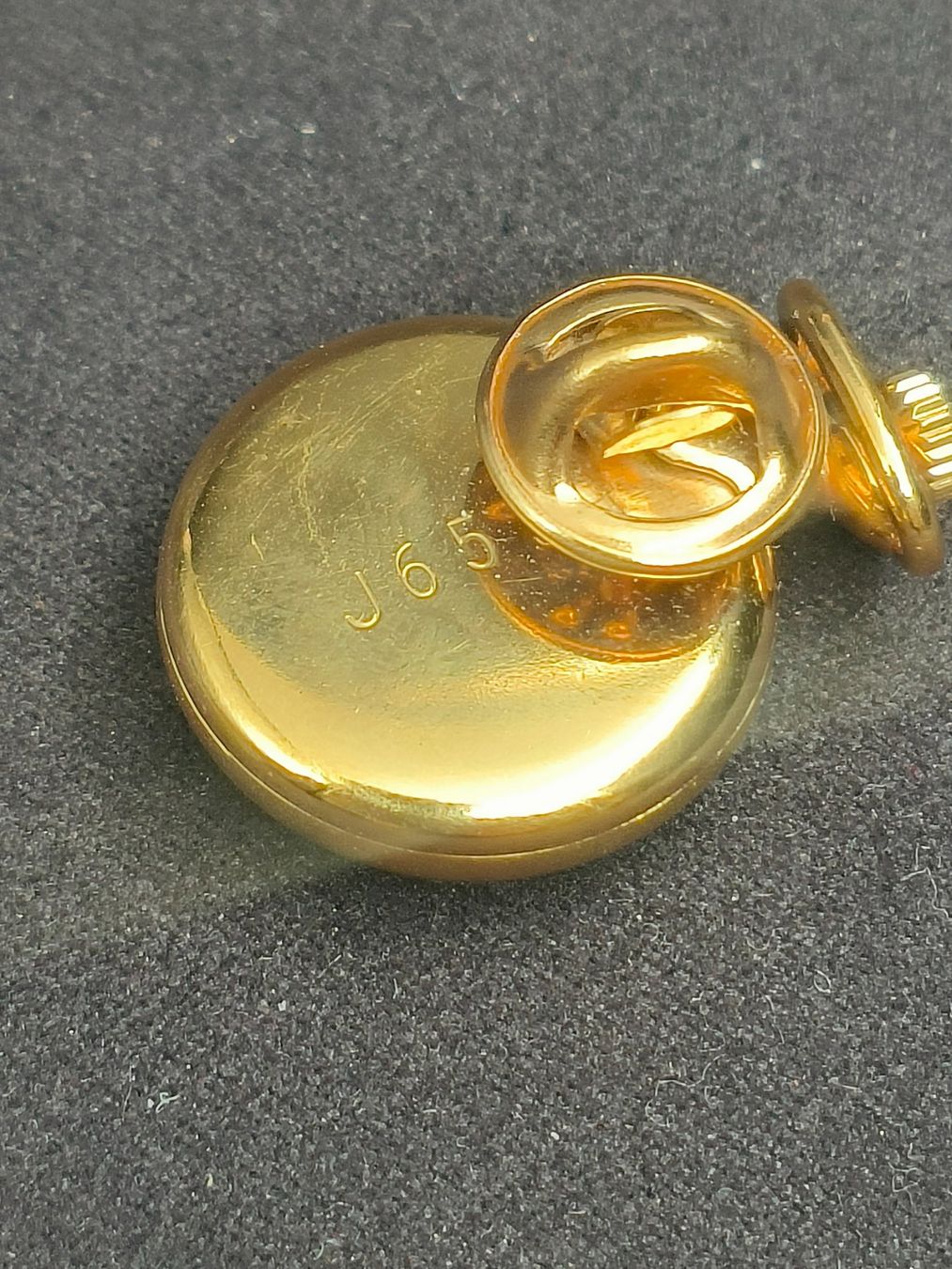 Orologi: Pin's Oly – Usato da La Chaux-de-Fonds venduto da curtitswisswatches 4