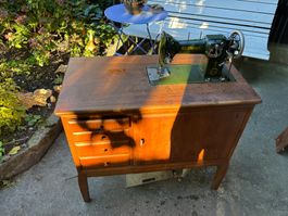 Bernina Nähmaschine versenkbar zum treten