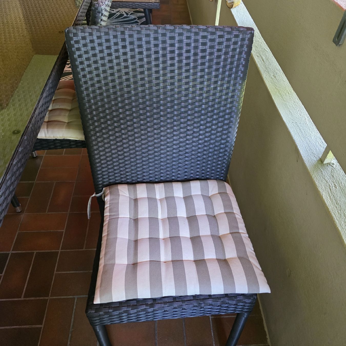 Set di tavolo e panche: Rattan Gartentisch mit 4 Stühlen – Usato da Winterthur venduto da mille89 5