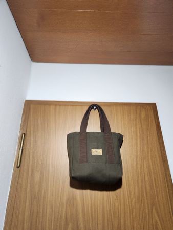 Sac à main Seil Marschall en toile vert kaki détails cuir