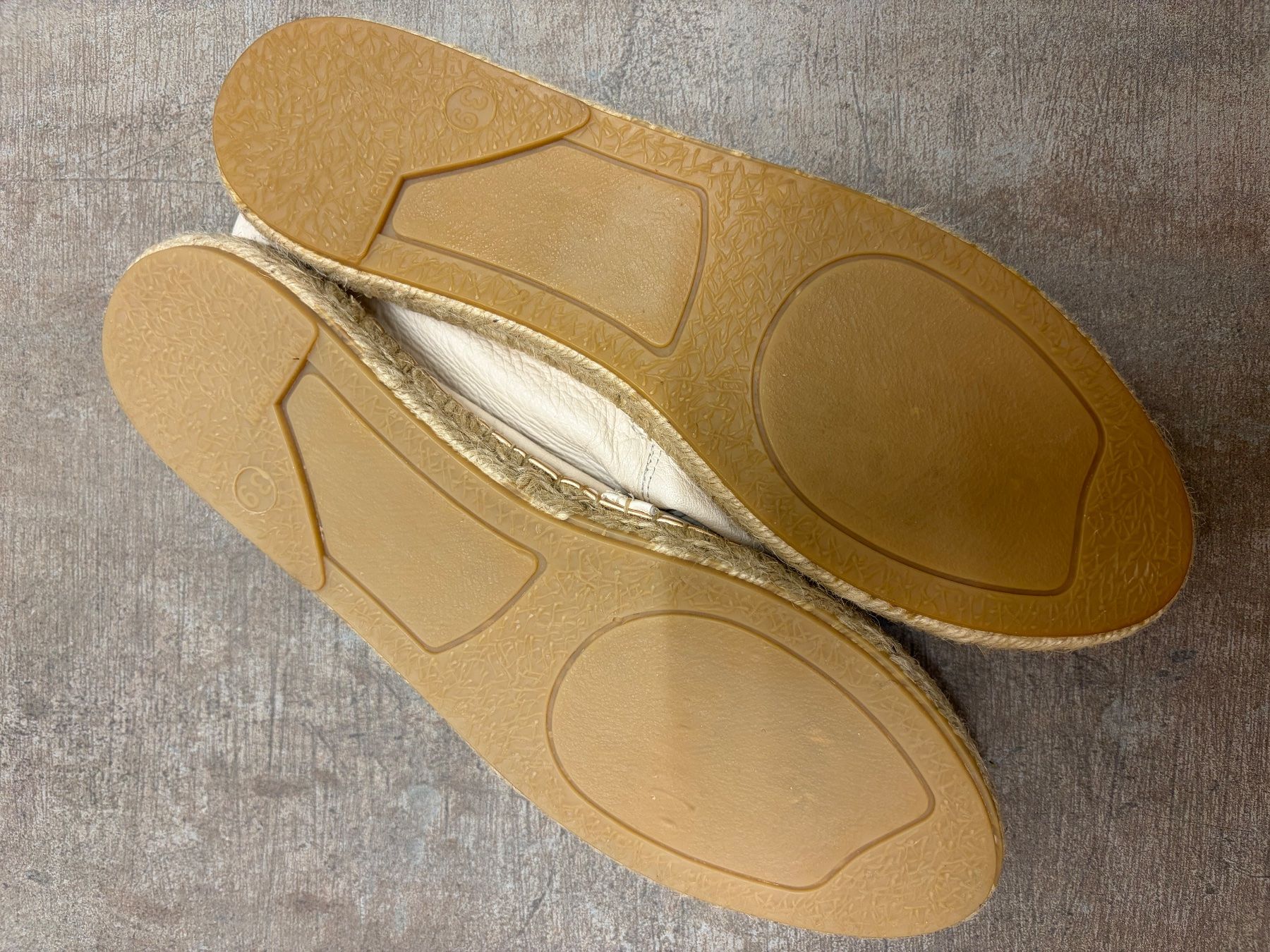 Scarpe da donna: Ungetragene Espadrilles, Leder weiss,  Grösse 39 – Nuovo (secondo la descrizione) da Uitikon Waldegg venduto da SanjaR 2