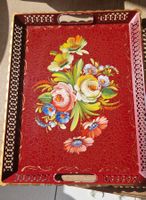 Plateau en métal  rouge peint motifs floraux