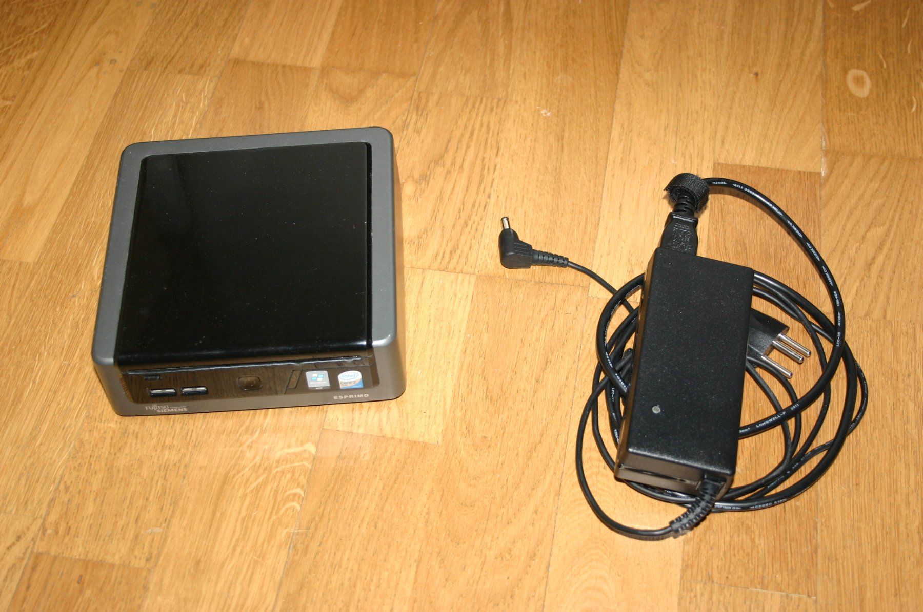 Fujitsu PC: Mini-PC Fujitsu Siemens Esprimo mit Windows 7 – Usato da Stettlen venduto da Bigjm