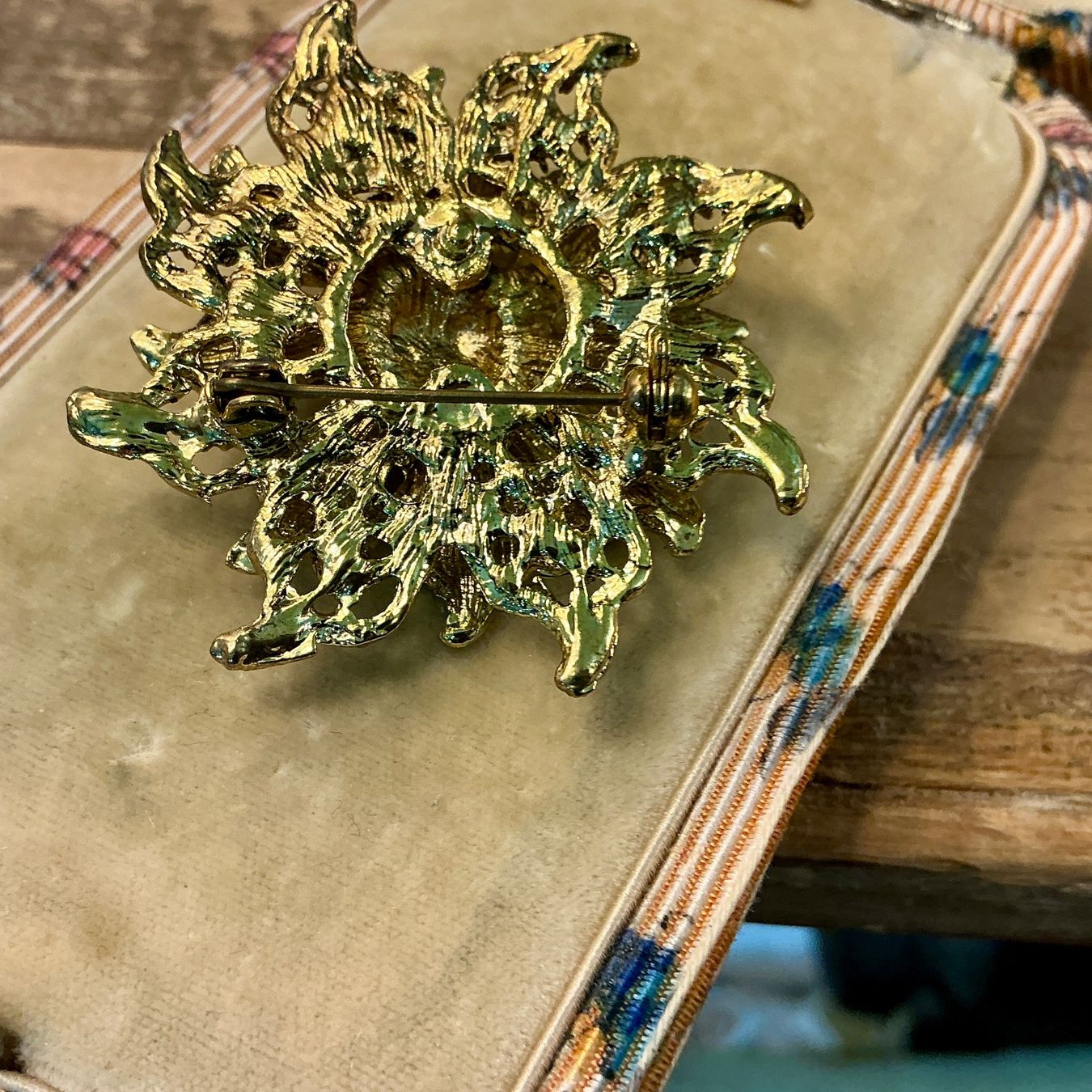 Broschen & Nadeln: GROSSE VINTAGE BROSCHE MIT STRASSSTEINE MODESCHMUCK – Gebraucht aus Biglen von Limarkt 3