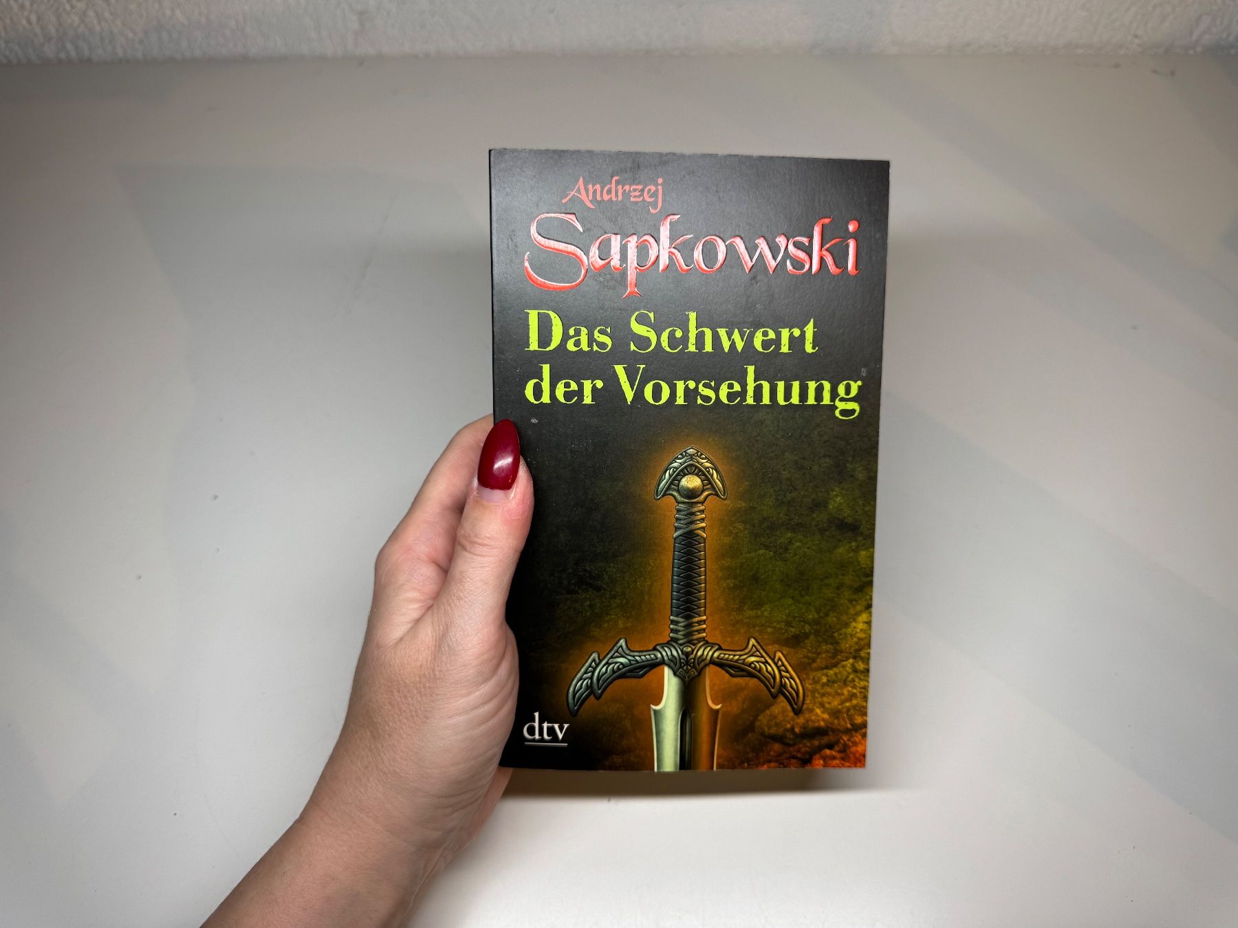 Libri: ROMAN: Andrzej Sapkowski, Das Schwerft der Vorsehung – Usato da Grosswangen venduto da Deutsche_Romane