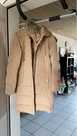 Wintermantel beige gesteppt mit Kapuze neuwertig