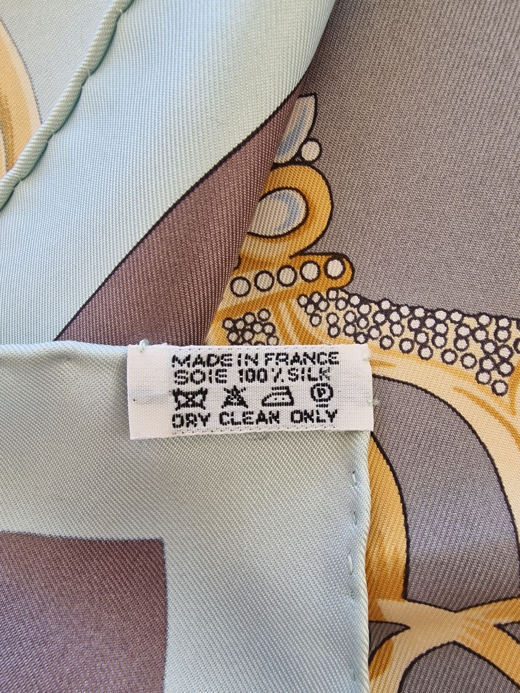 Hermès Foulard & Sciarpe: Carré Hermès Les Couronnes – Nuovo (secondo la descrizione) da St. Niklausen LU venduto da wishbonerfb 2