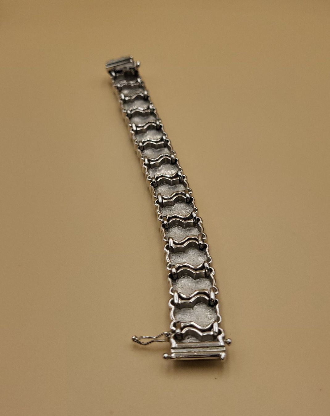 Armbänder & -reifen: Elegante Armband mit Bärenmotiven – Gebraucht aus Wald ZH von SwissPawnshop 3