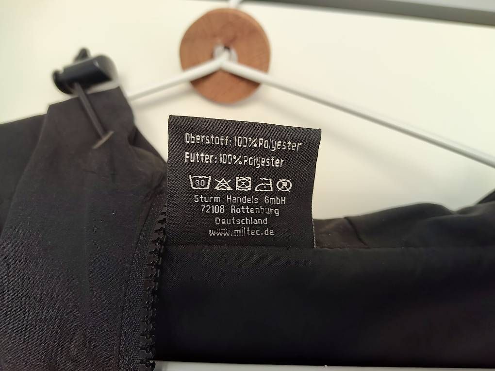 Giacche: Schwarzer Anorak,  Windbreaker Jacke mit Kapuze – Usato da Zürich venduto da Unterstop 3