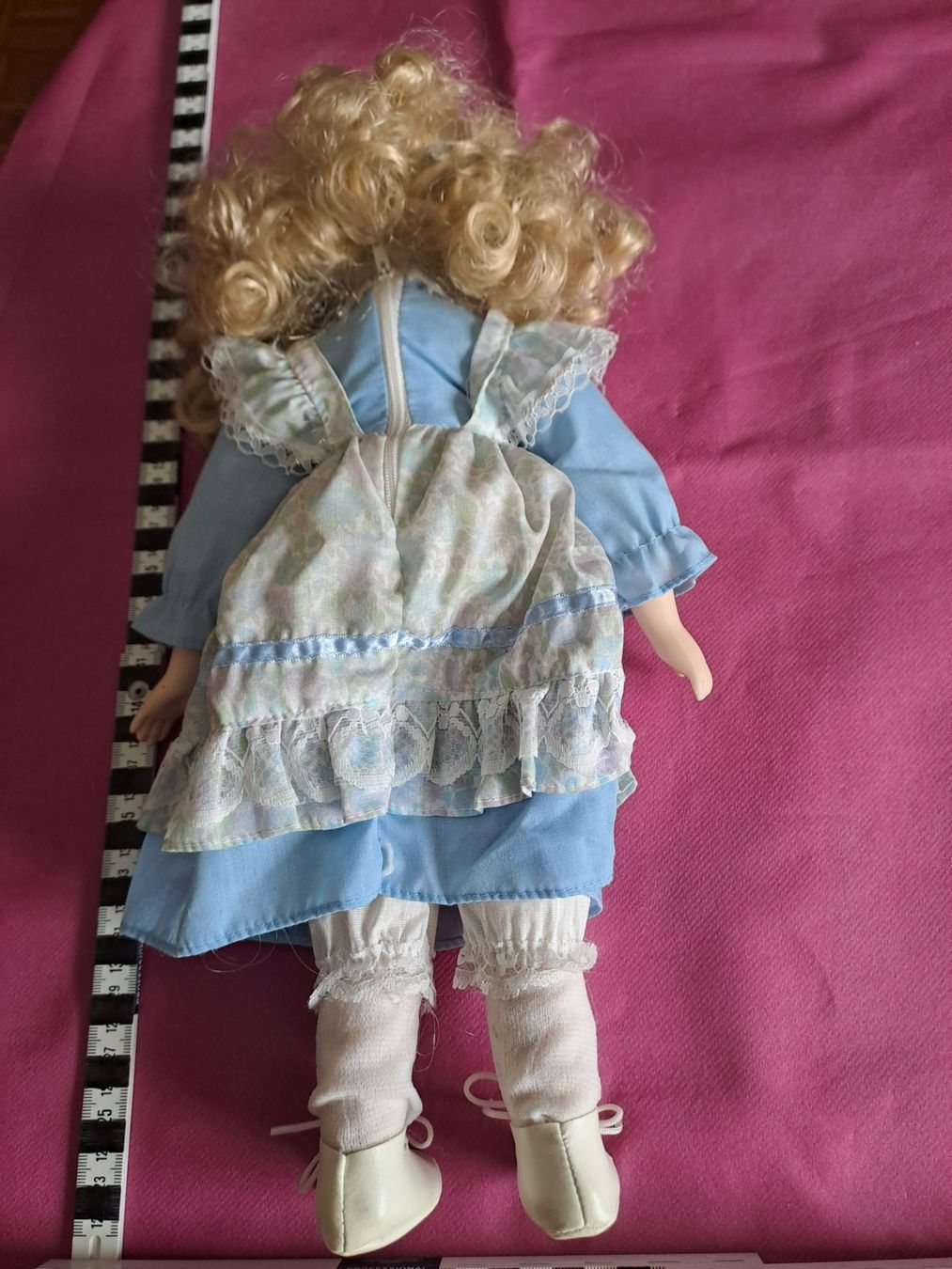 Puppen: Puppe mit blauem Kleid – Gebraucht aus Aadorf von Stampeders 3