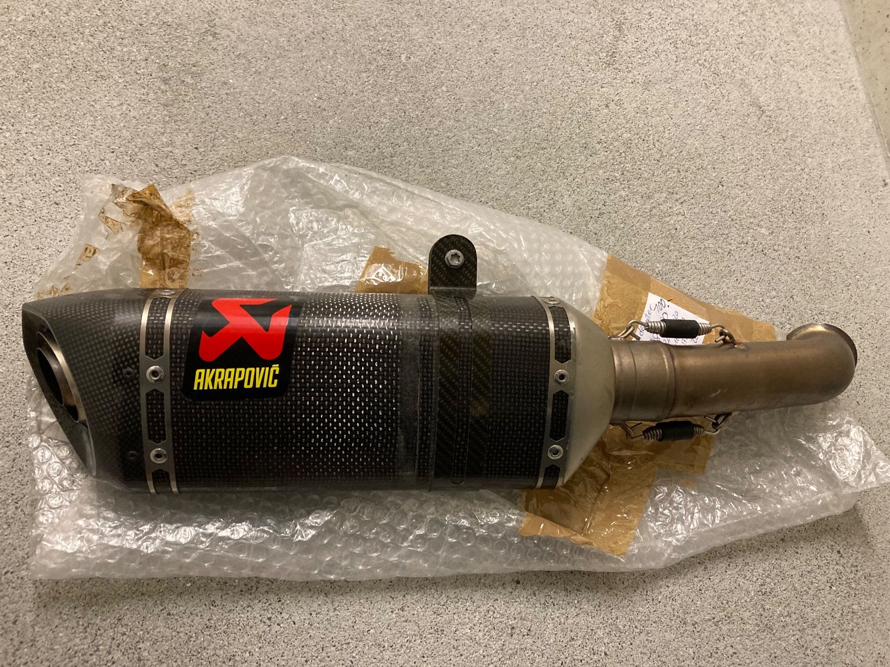 Sistemi di scarico: Akrapovic Auspuff Slip-on 2017 KTM Duke 390 – Usato da Baar venduto da LeoBLY