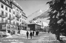 Andermatt // Hotel Monopol Fussgänger // Winter ca. 1940