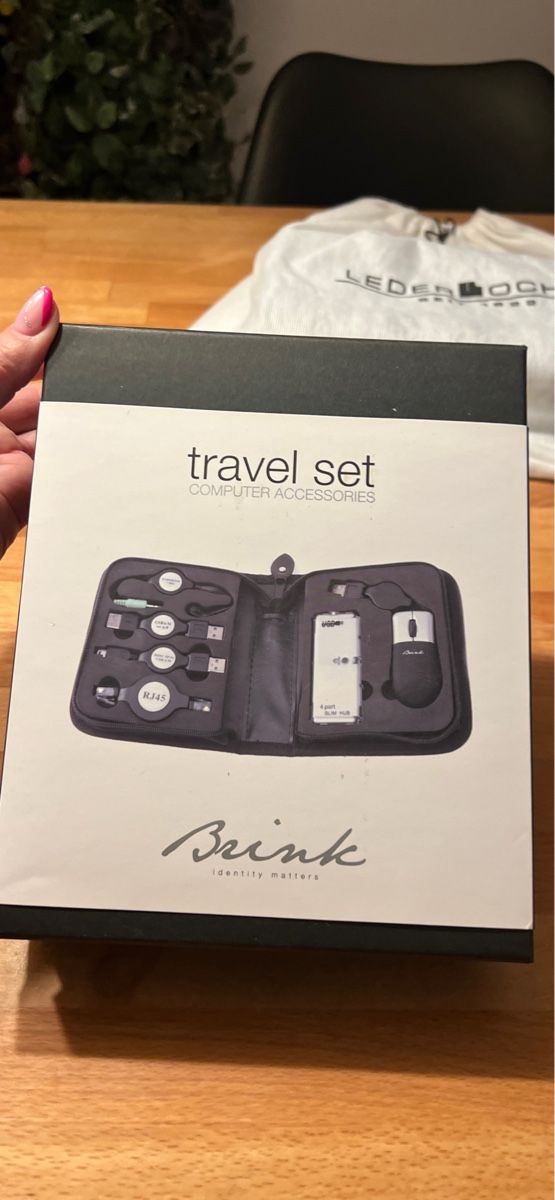 Covers & Taschen: NEU***TRAVEL SET - COMPUTER ASESS"***SUPER GESCHENK*** – Neu und originalverpackt aus Zürich von Ceca52 3