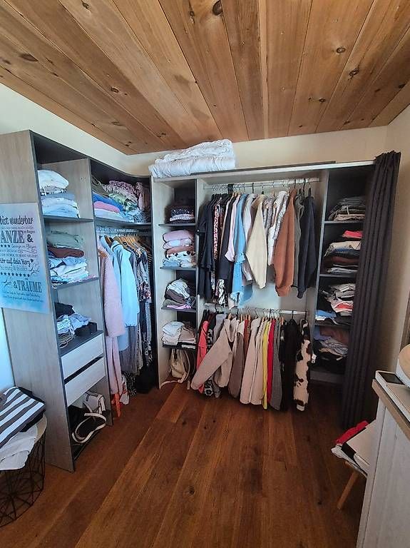 Armadi: Kleiderschrank – Usato da  venduto da  4