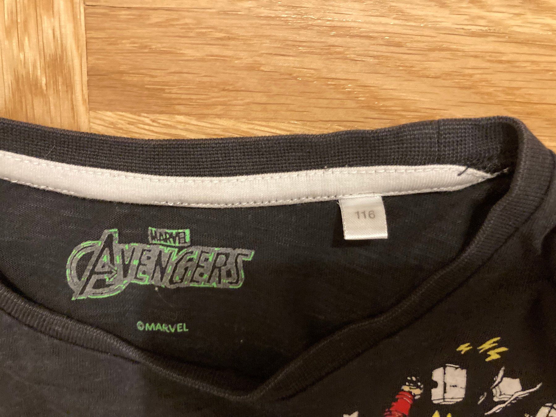 Hemden, T-Shirts & Polos: Avengers Tshirt, Gr. 116, Superhelden Motiv – Gebraucht aus Winterthur von nelead 2