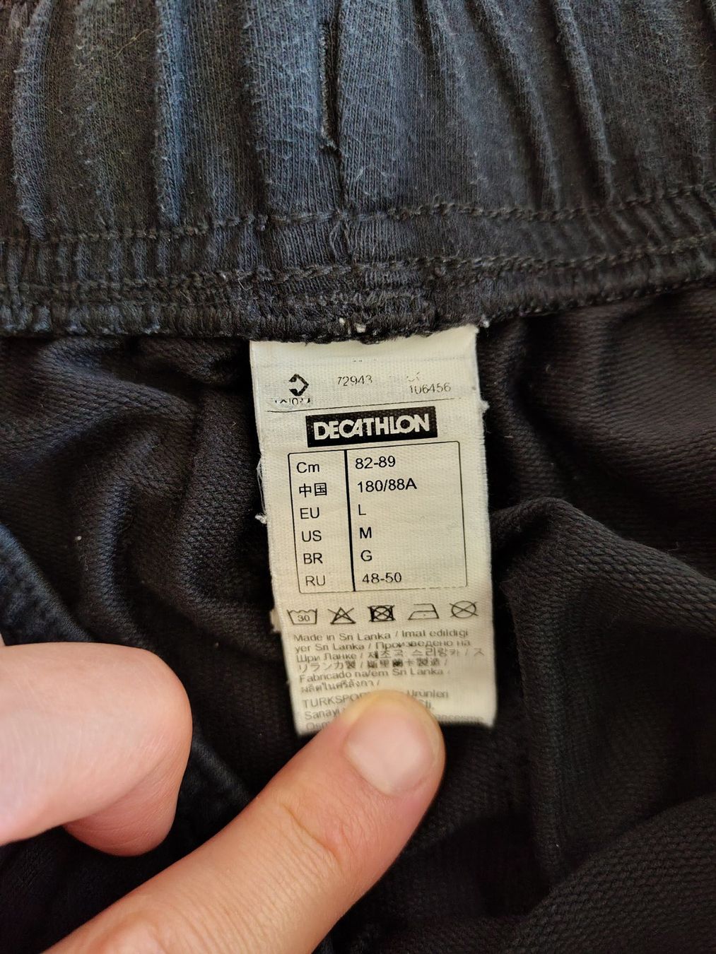 Decathlon Pantaloni: Decathlon Trainerhose L schwarz – Usato da Interlaken venduto da dmncmg 1