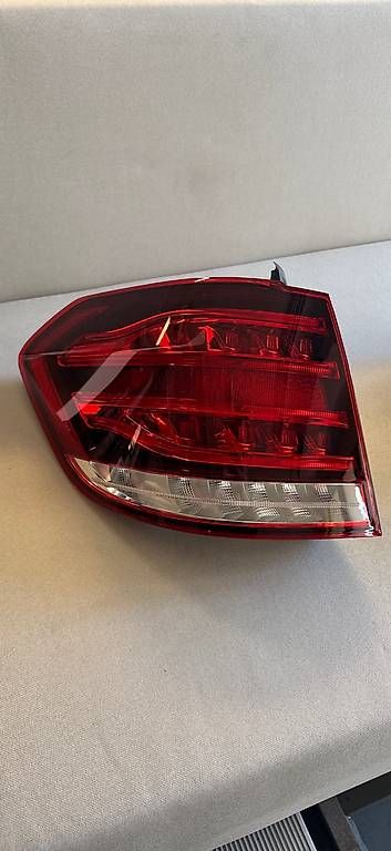 Tutti pezzi di ricambio auto: Originale Heckleuchte Mercedes E Klasse – Usato da Zürich venduto da but_2gsm