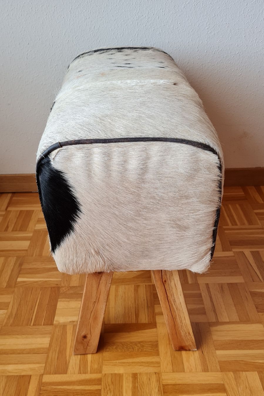 Sgabelli: Hocker - Echtes Ziegenfell – Usato da Maur venduto da Tashi010 3