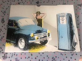 Deco Wand Spiegel / Auto mit Tankstelle Motiv / 70er Retro