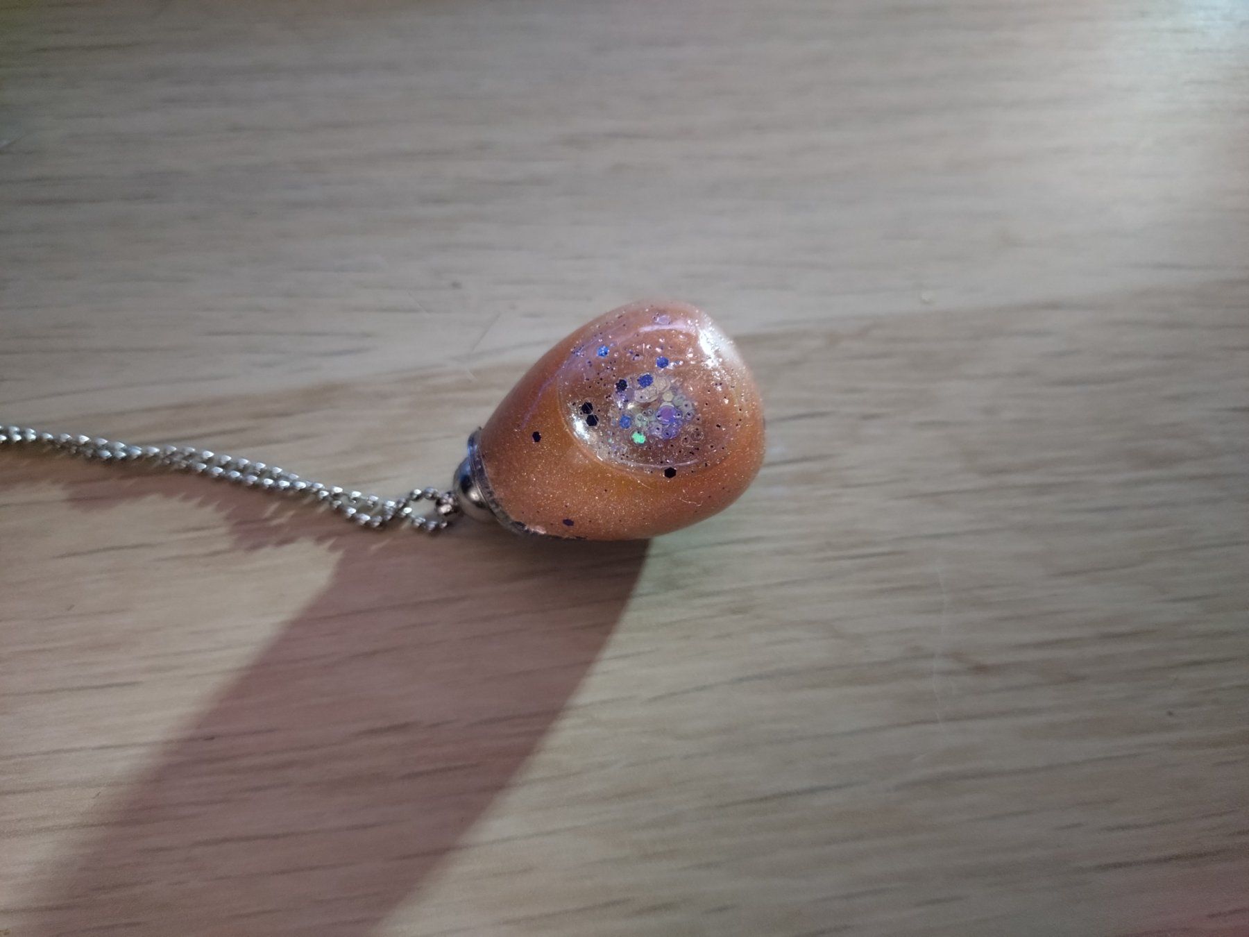 Catenine: Halskette mit Glitzerfläschchen – Usato da Baar venduto da sve_6nbd 1