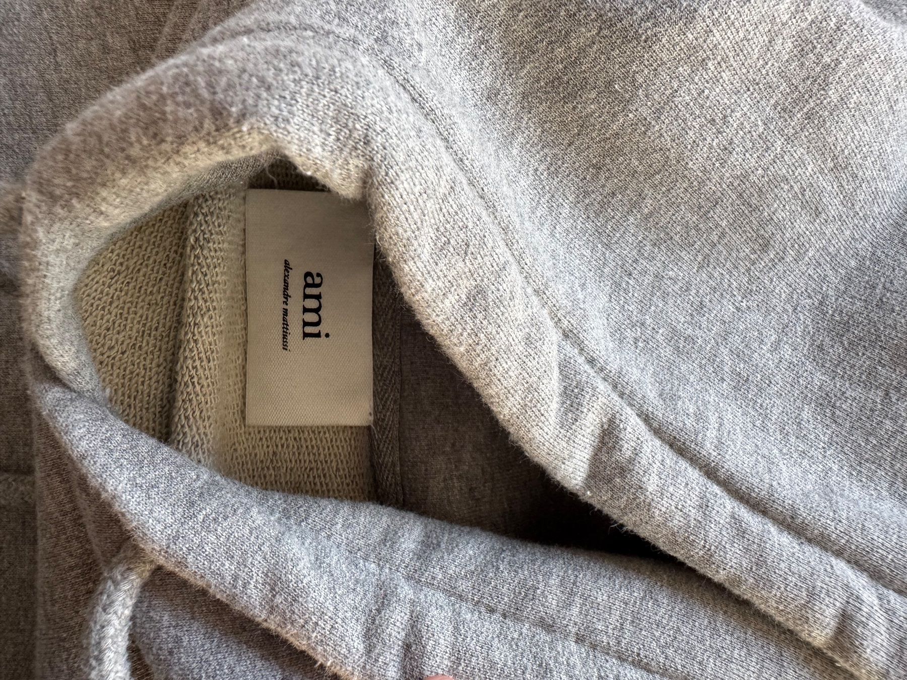 Pulls & Sweat-shirts: AMI Paris Pullover grau Grösse M guter Zustand – D'occasion à St. Gallen par rechsteinersell 1