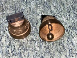 Zwei Glocken Schellen aus Messing gegossen massiv
