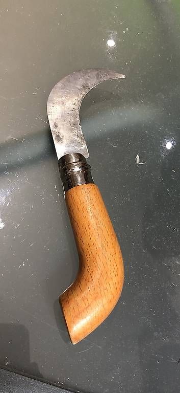 Coltelli tascabile: Opinel serpette Acier au carbone  – Usato da La Chaux-de-Fonds venduto da reg_yw68 2