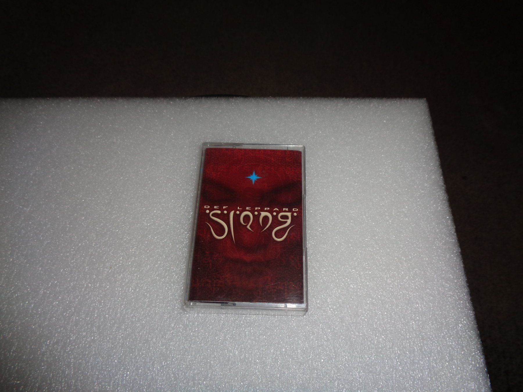 Musicassette: MC Def Leppard /Slang  1996 – Nuovo (secondo la descrizione) da trimbach venduto da Stonehenge1955